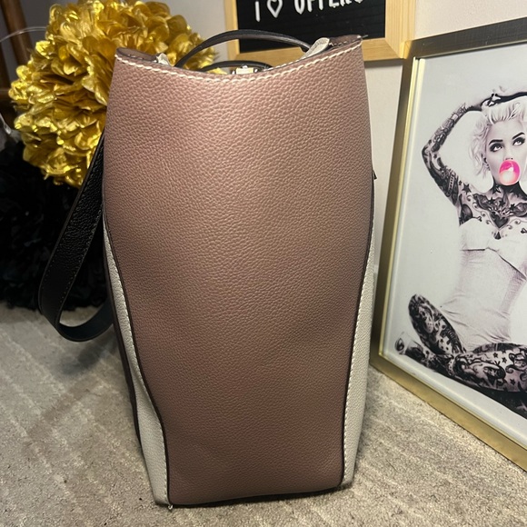 Guess color block tote - Picture 5 of 8